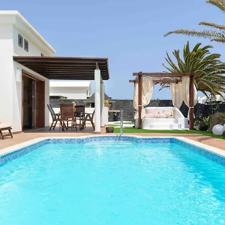 Eslanzarote Rosa, Heated Pool, Jacuzzi, Super Wifi, Sat Tv Villa