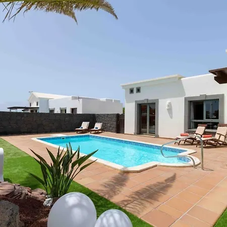 Villa Eslanzarote Rosa, Heated Pool, Jacuzzi, Super Wifi, Sat Tv Playa Blanca (Lanzarote)