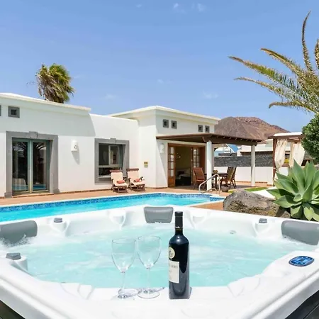 Eslanzarote Rosa, Heated Pool, Jacuzzi, Super Wifi, Sat Tv *