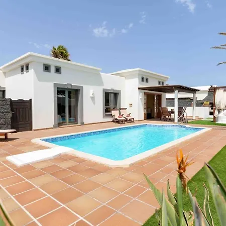 Eslanzarote Rosa, Heated Pool, Jacuzzi, Super Wifi, Sat Tv Villa *