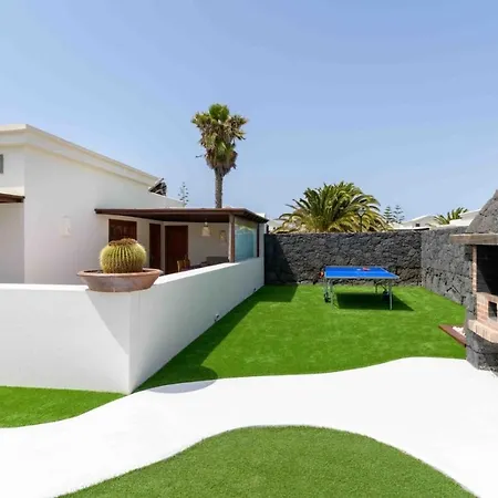 Eslanzarote Rosa, Heated Pool, Jacuzzi, Super Wifi, Sat Tv Villa