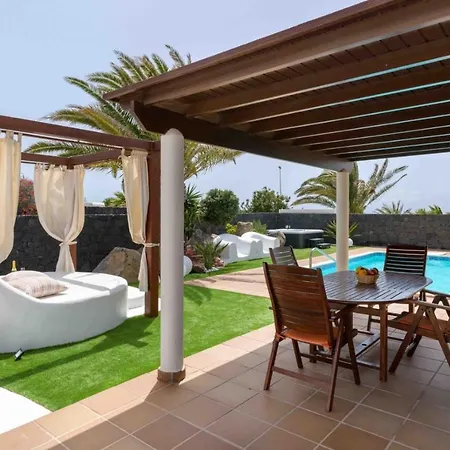Eslanzarote Rosa, Heated Pool, Jacuzzi, Super Wifi, Sat Tv Villa