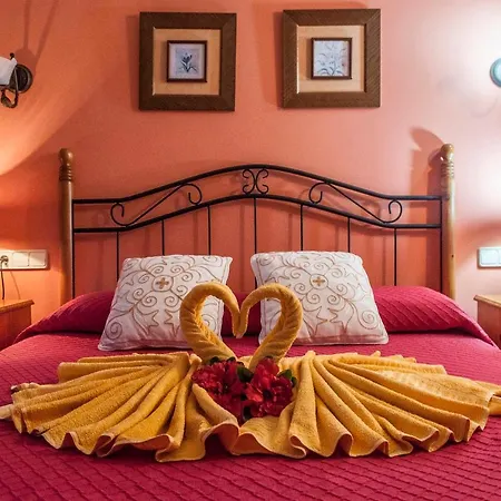 Villa Eslanzarote Rosa, Heated Pool, Jacuzzi, Super Wifi, Sat Tv