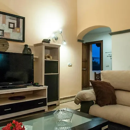 Eslanzarote Rosa, Heated Pool, Jacuzzi, Super Wifi, Sat Tv *
